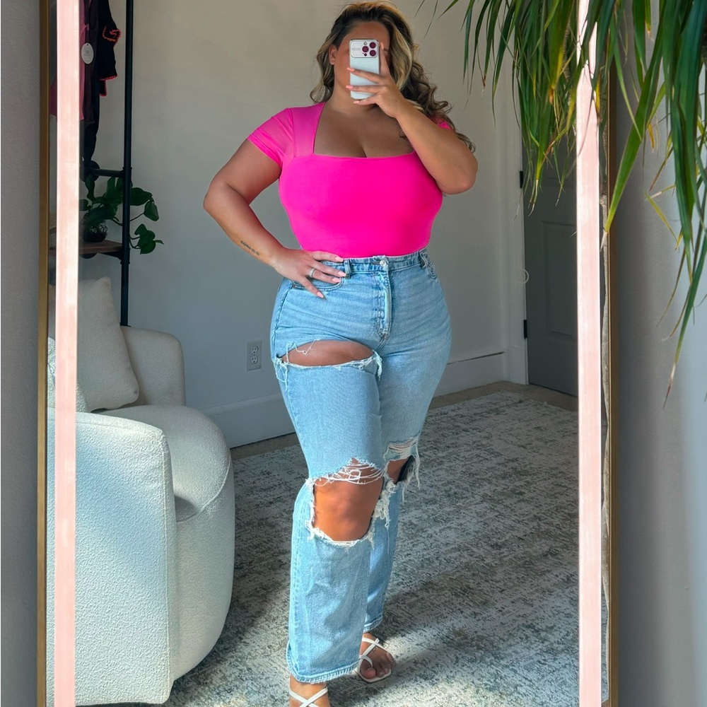 SIZE 14 REG - AE Stretch Ripped Curvy '90s Straight
Jean